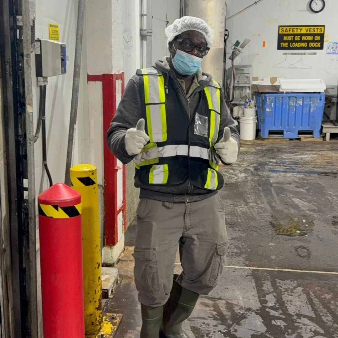A member of the receiving team giving two thumbs up
